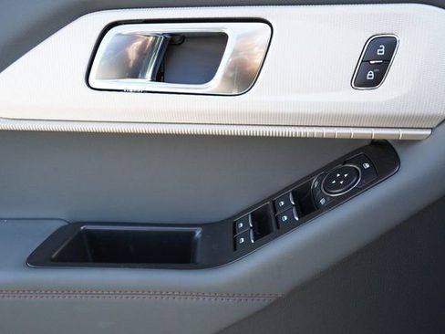 New 2025 Ford Explorer Active image 14