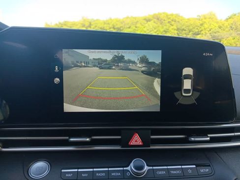 Used 2023 Hyundai Elantra Limited w/ Preferred Accessory Package FWD image 22