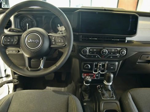 Used 2024 Jeep Wrangler Unlimited AWD/4WD image 14
