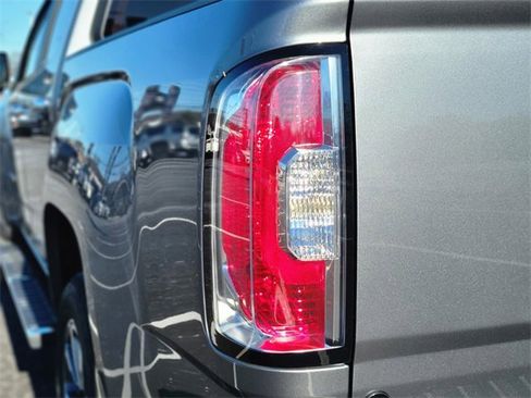 Used 2021 GMC Canyon Denali image 8