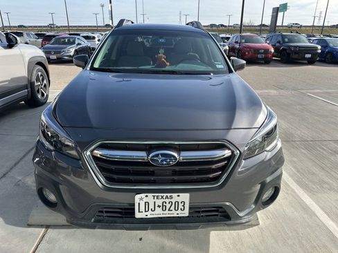 Used 2018 Subaru Outback 2.5i Premium image 3