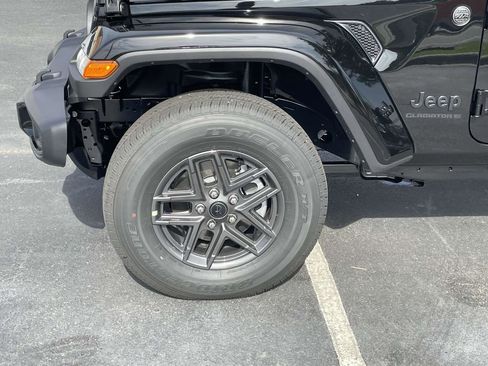 New 2025 Jeep Gladiator Sport image 36