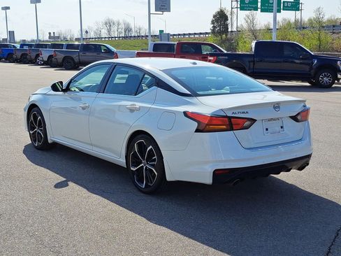 Used 2023 Nissan Altima 2.5 SR w/ SR Premium Package image 3