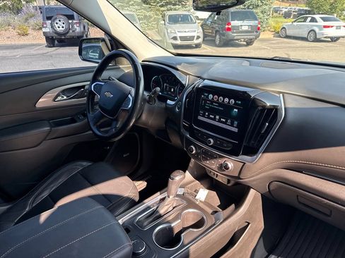 Used 2019 Chevrolet Traverse LT w/ LT Premium Package FWD image 17