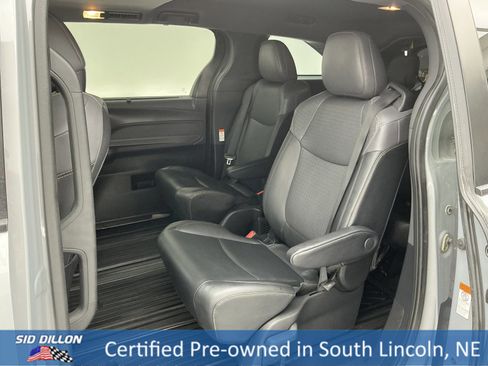 Used 2022 Toyota Sienna XLE Woodland Edition image 19