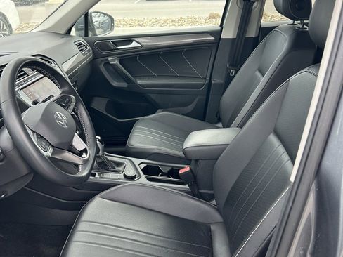 Used 2022 Volkswagen Tiguan SE AWD/4WD image 15