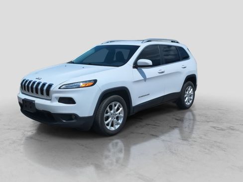 Used 2018 Jeep Cherokee Latitude Plus w/ Cold Weather Group FWD image 4