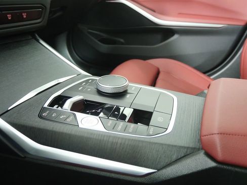 Certified 2025 BMW 330i Sedan image 28