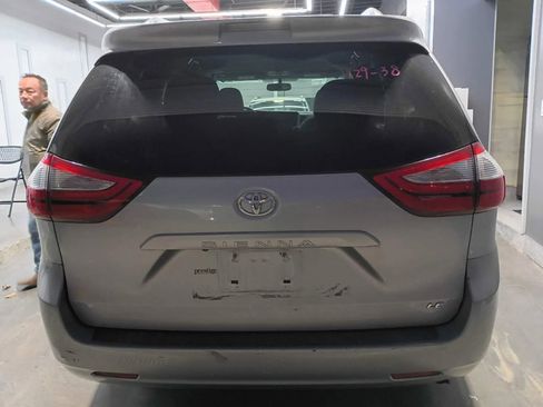 Used 2017 Toyota Sienna LE image 4
