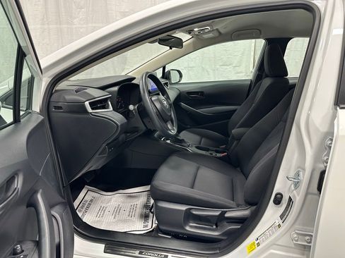 Used 2025 Toyota Corolla LE image 10