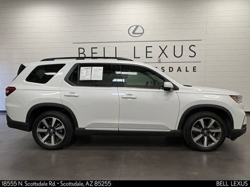 Used 2024 Honda Pilot Touring image 3