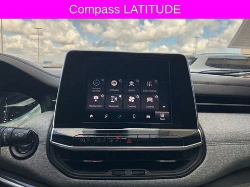 Used 2022 Jeep Compass Latitude image 30