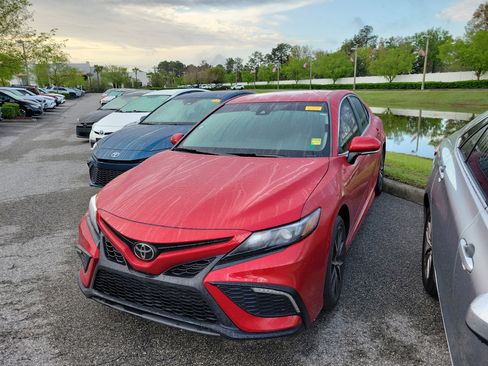 Used 2024 Toyota Camry SE image 1