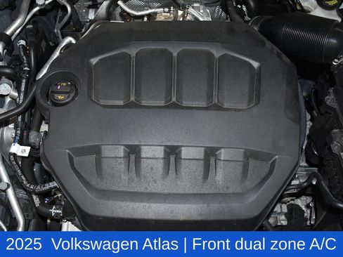 Used 2025 Volkswagen Atlas SEL AWD/4WD image 7