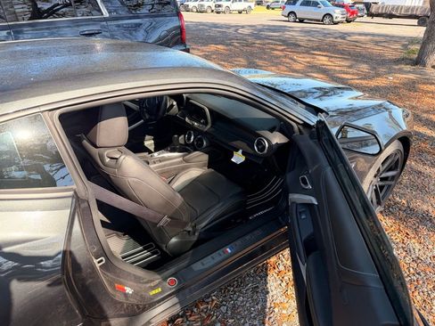 Used 2016 Chevrolet Camaro SS RWD image 3