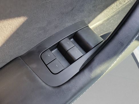Used 2021 Tesla Model Y Long Range AWD/4WD image 13
