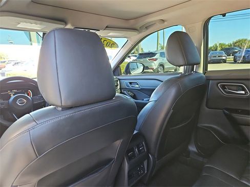 Used 2021 Nissan Rogue Platinum image 12