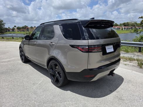 Used 2026 Land Rover Discovery Dynamic SE AWD/4WD image 2