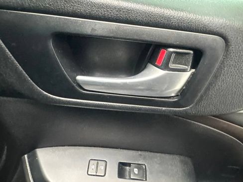 Used 2018 Toyota Highlander XLE FWD image 7
