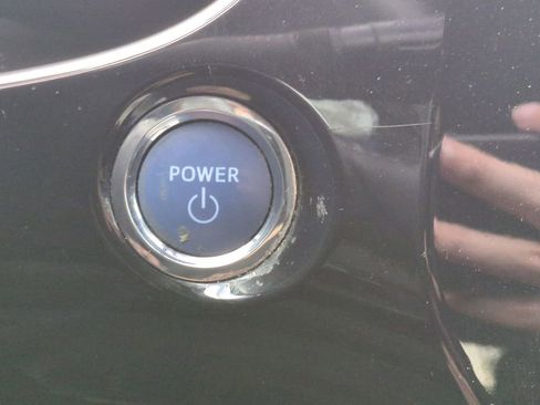 Certified 2016 Toyota Prius Three image 27