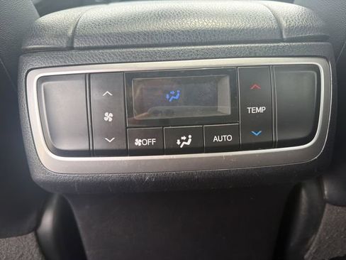 Used 2019 Toyota Highlander Limited FWD image 28