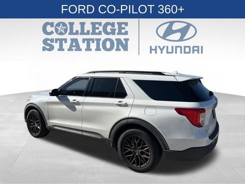 Used 2021 Ford Explorer XLT w/ Equipment Group 202A image 8