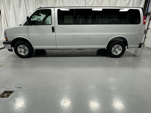 Used 2025 Chevrolet Express 3500 LT w/ LT Preferred Equipment Group image 4