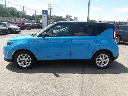 Used 2025 Kia Soul S FWD image 4