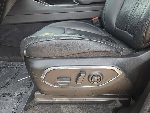 Used 2024 Jeep Wagoneer Series II w/ Flexible Seating Group RWD image 24