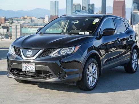 Used 2019 Nissan Rogue Sport S w/ Appearance Package FWD image 1