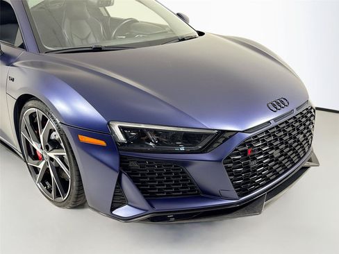 Used 2021 Audi R8 V10 w/ Premium Package RWD image 38
