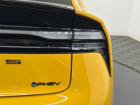 New 2027 Toyota Prius Plug-In Hybrid FWD image 13