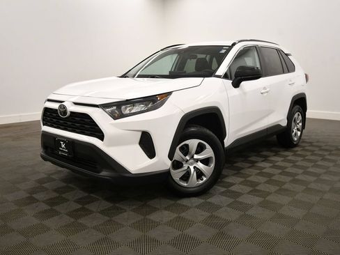 Used 2021 Toyota RAV4 LE AWD/4WD image 2