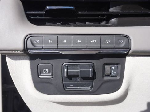 Used 2023 Cadillac Escalade ESV Premium Luxury Platinum w/ Heavy-Duty Trailer Package image 48