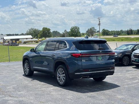 Certified 2025 Buick Enclave Preferred FWD image 3