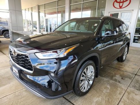 New 2026 Toyota Highlander Platinum image 6