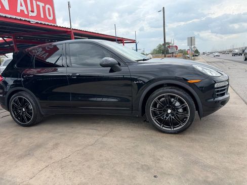 Used 2014 Porsche Cayenne S image 16