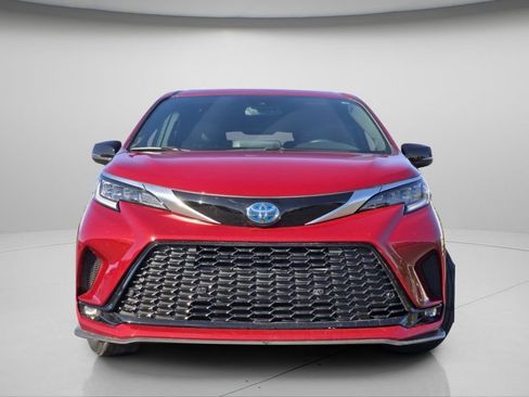 Used 2024 Toyota Sienna XSE w/ XSE Premium Package AWD/4WD image 3