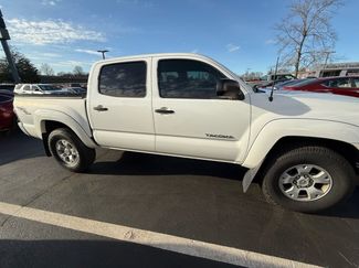 Used 2011 Toyota Tacoma 4x4 Double Cab w/ TRD Off-Road Pkg w/JBL Audio video 1