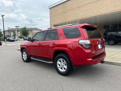 Used 2022 Toyota 4Runner SR5 Premium w/ Moonroof Package RWD image 2