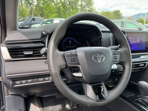 Used 2025 Toyota Camry LE FWD image 34