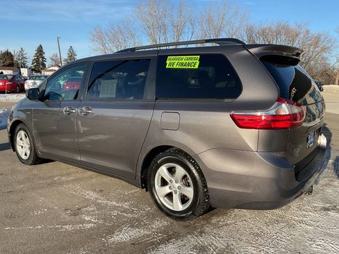 Used 2015 Toyota Sienna LE image 4