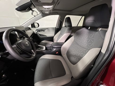 Used 2025 Toyota RAV4 XLE image 13