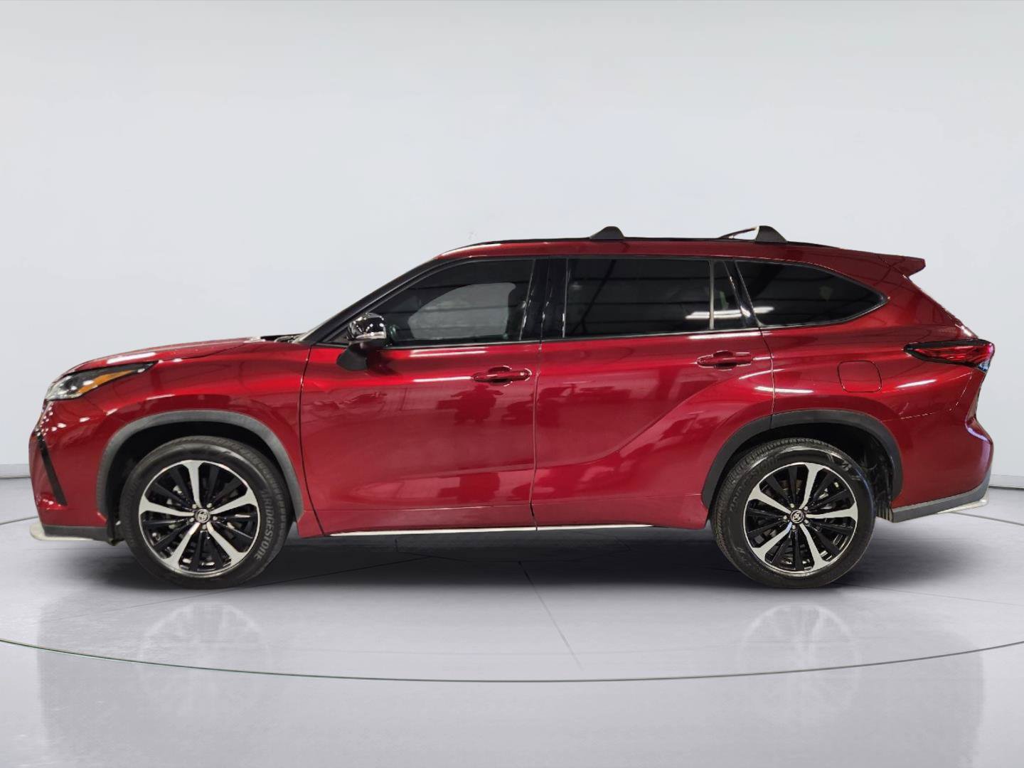 Used 2021 Toyota Highlander XSE FWD image 4