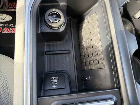 Used 2025 Ford Expedition Platinum w/ Driver's Package image 31