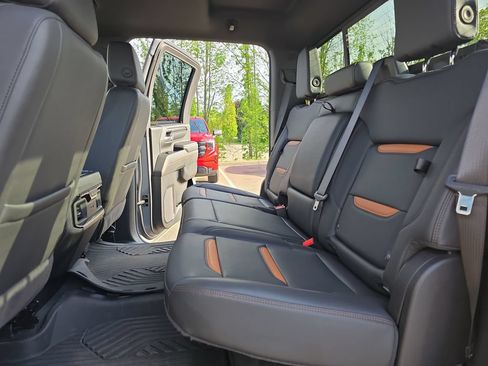 Used 2024 GMC Sierra 2500 AT4 w/ Technology Package AWD/4WD image 14