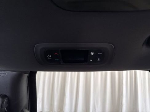 New 2026 Chrysler Pacifica Select image 37