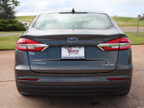 Used 2019 Ford Fusion SE FWD image 8