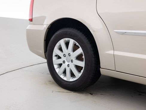 Used 2012 Chrysler Town & Country Touring-L w/ Entertainment Group #2 image 19