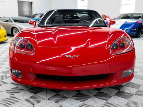 Used 2009 Chevrolet Corvette Coupe w/ Z51 Performance Package RWD image 4